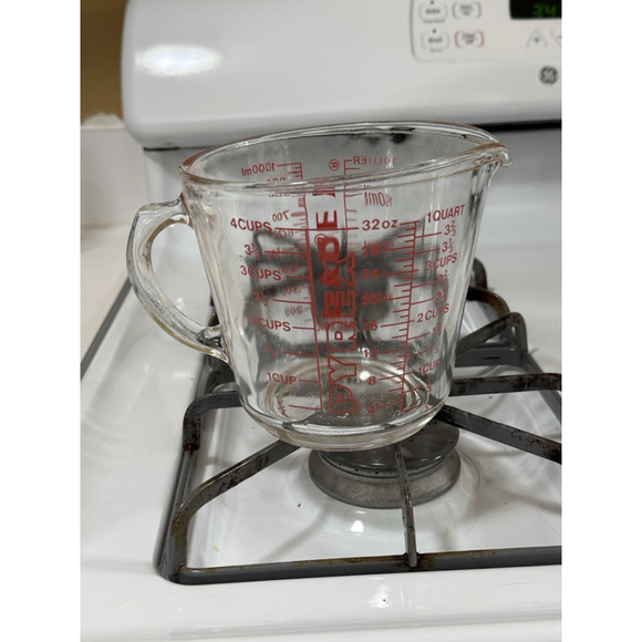 Vintage PYREX Glass Liquid 1 Quart 4 Cup Measuring Red Lettering "D" Handle USA - Picture 4 of 10